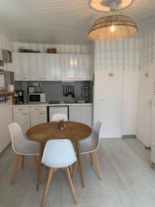 Houlgate Souplex 50M Plage Et Commerces ภายนอก รูปภาพ